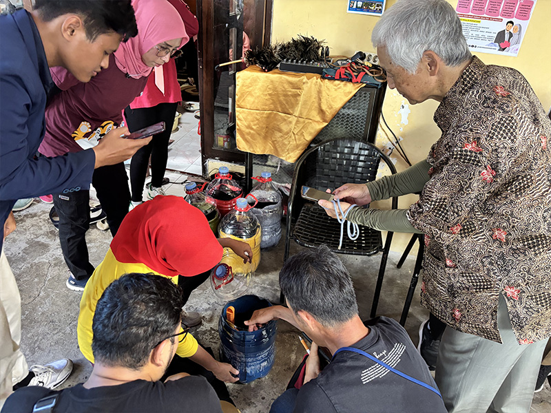 コミュニティーでの高倉式コンポスト実践の様子