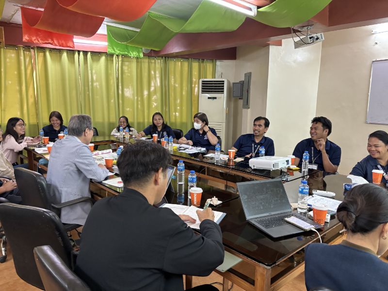 ダバオ市環境局との協議の様子